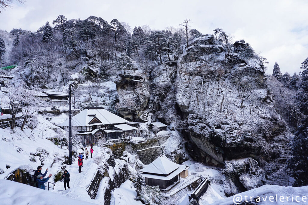 山寺冬天風景